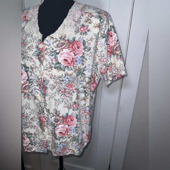 VINTAGE Floral Lace Trim Collar Blouse with Buttons - Picture 6 of 10